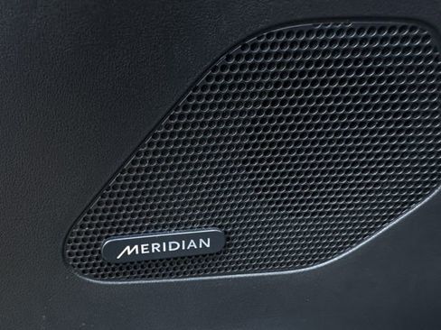 Used 2018 Jaguar F-PACE Prestige image 15