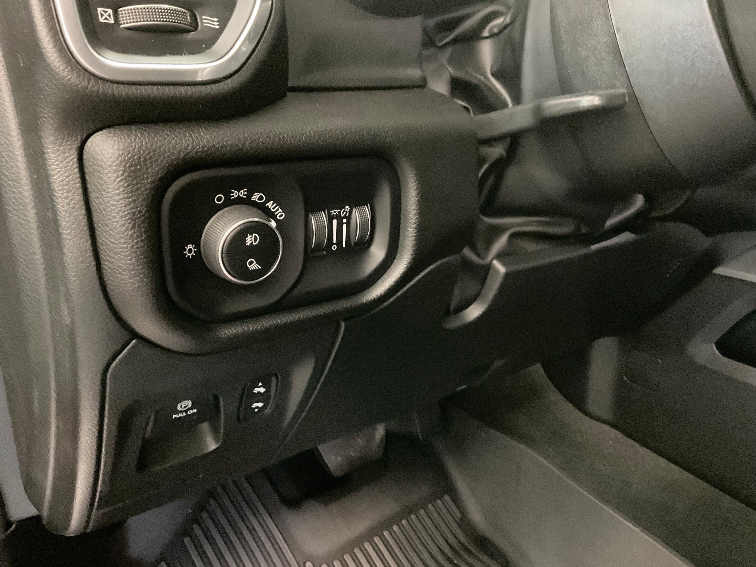 Used 2023 RAM 1500 Laramie AWD/4WD image 12