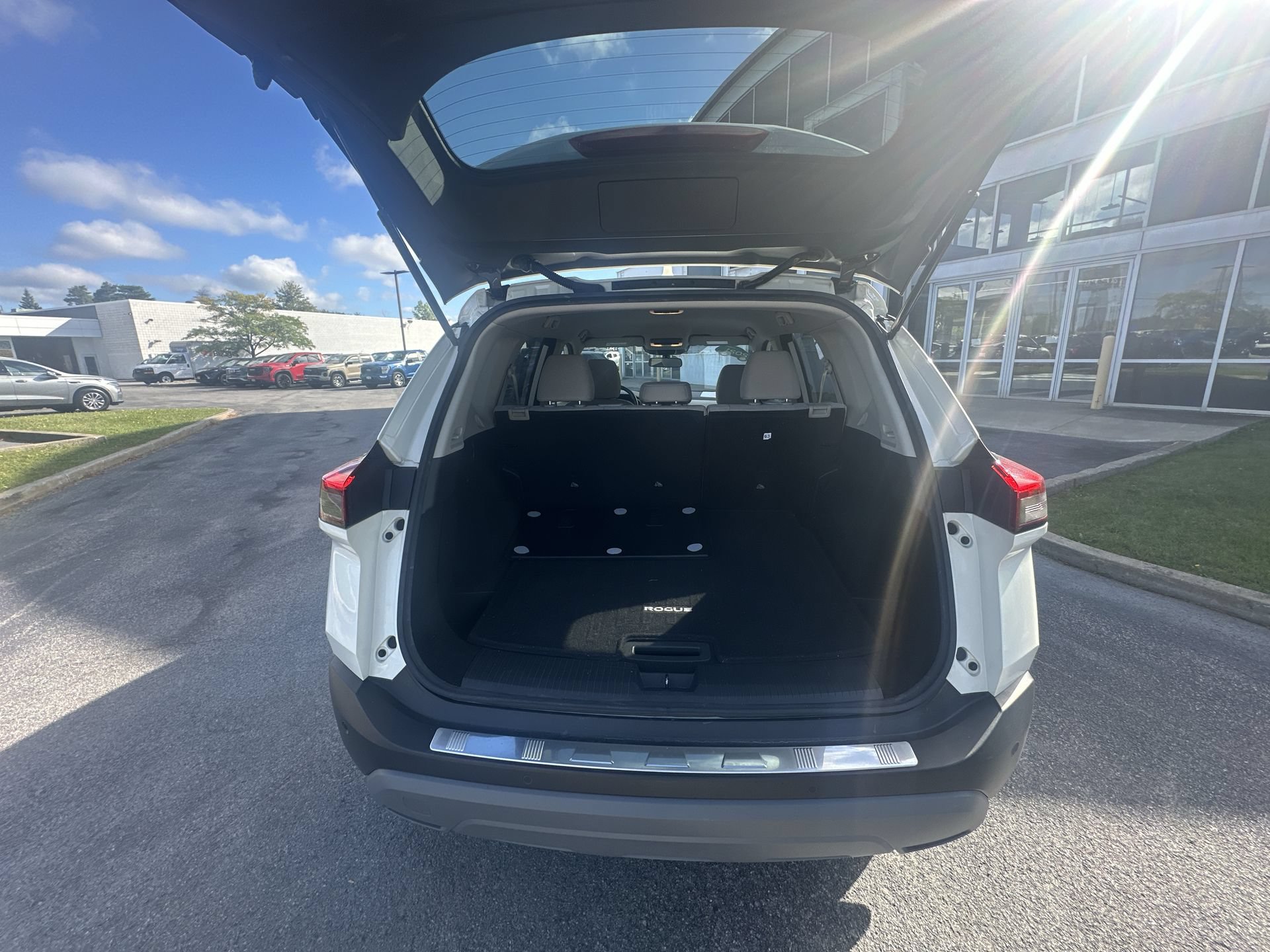 Used 2021 Nissan Rogue SV AWD/4WD image 26