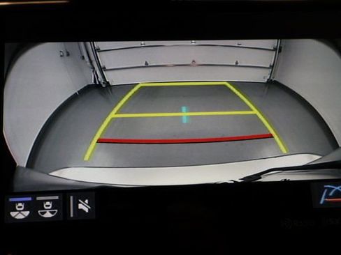 Used 2020 Toyota Camry XLE w/ Navigation Package image 27