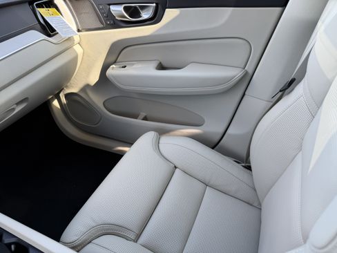 New 2026 Volvo XC60 B5 Ultra w/ Climate Package image 15