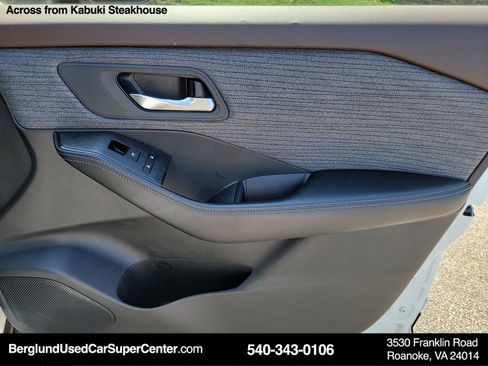 Used 2023 Nissan Rogue SV image 15