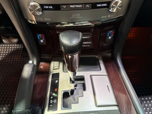Used 2014 Lexus LX 570 4WD image 27