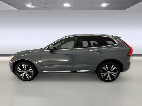 Used 2023 Volvo XC60 B5 Plus image 2