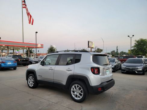 Used 2019 Jeep Renegade Latitude w/ Cold Weather Group AWD/4WD image 5
