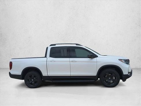 Used 2025 Honda Ridgeline Black Edition image 4