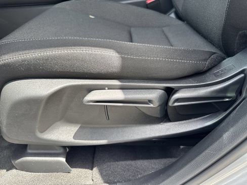 Used 2024 Honda CR-V LX image 19