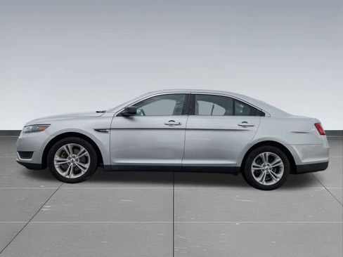 Used 2017 Ford Taurus SE FWD image 3