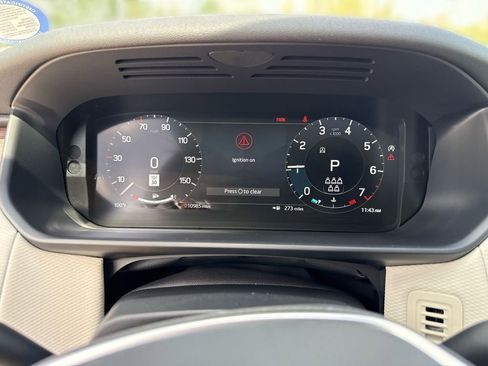 Used 2025 Land Rover Discovery Dynamic SE AWD/4WD image 25