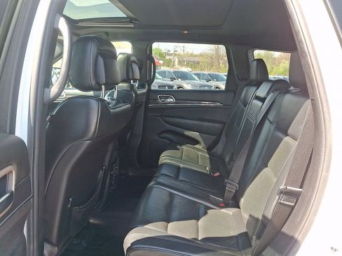 Used 2016 Jeep Grand Cherokee Overland AWD/4WD image 10