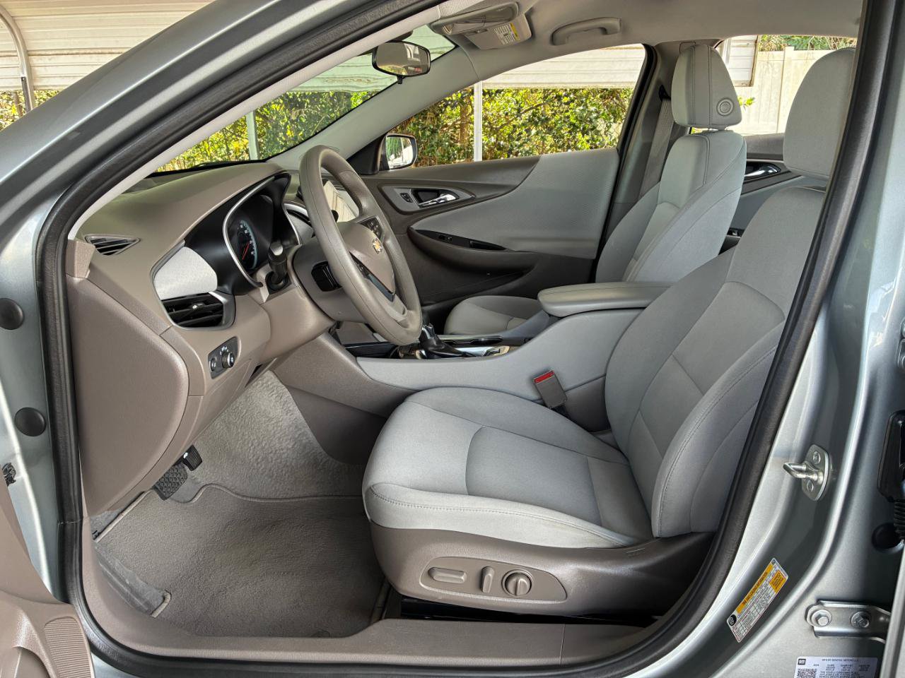 Used 2025 Chevrolet Malibu LT FWD image 12