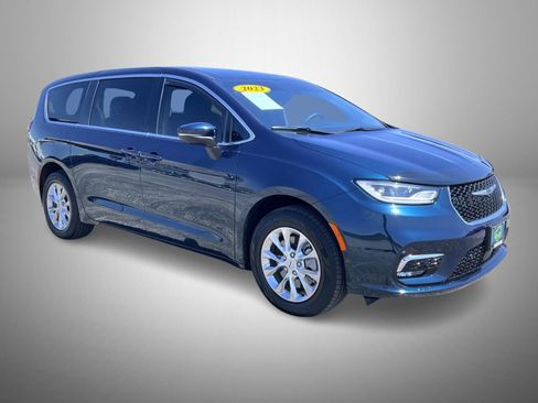 Used 2023 Chrysler Pacifica Touring-L AWD/4WD image 3