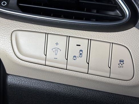 Used 2018 Hyundai Elantra GT w/ Tech Package 03 image 15