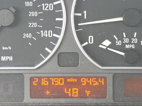 Used 2004 BMW 330xi Sedan image 36