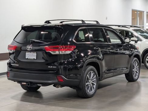 Used 2018 Toyota Highlander XLE AWD/4WD image 3