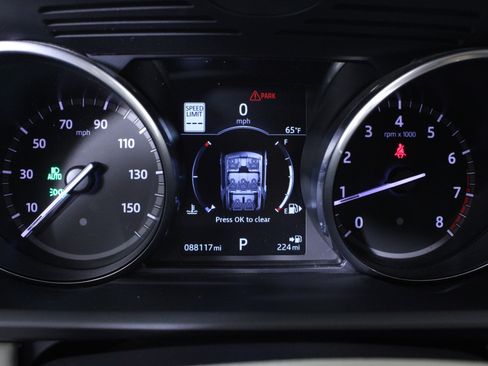 Used 2017 Land Rover Discovery HSE image 23