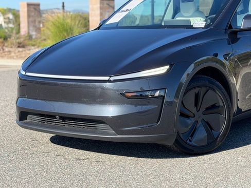 Used 2026 Tesla Model Y Long Range image 3