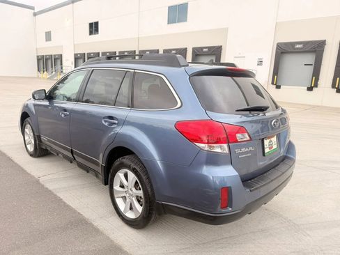 Used 2013 Subaru Outback 3.6R Limited w/ Moonroof Pkg AWD/4WD image 3