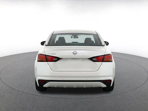 Used 2025 Nissan Altima 2.5 SV FWD image 8