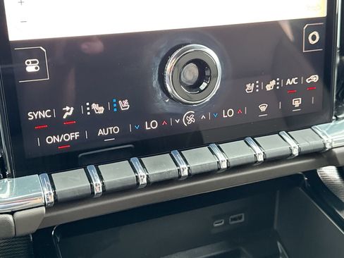 Used 2025 GMC Yukon Elevation w/ Technology Package AWD/4WD image 19