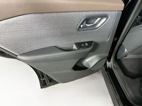 Used 2023 Nissan Rogue SV FWD image 25