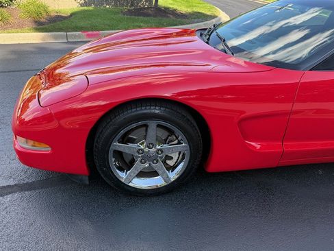 Used 1998 Chevrolet Corvette Coupe w/ Memory Pkg RWD image 25