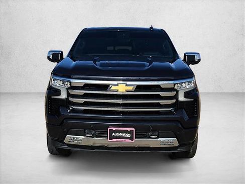Used 2023 Chevrolet Silverado 1500 High Country w/ High Country Premium Package AWD/4WD image 2