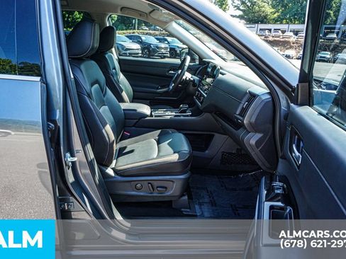 Used 2025 Nissan Pathfinder SL w/ Black Appearance Package FWD image 24