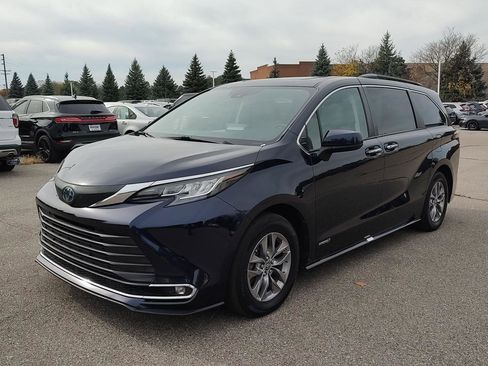 Used 2021 Toyota Sienna XLE image 26