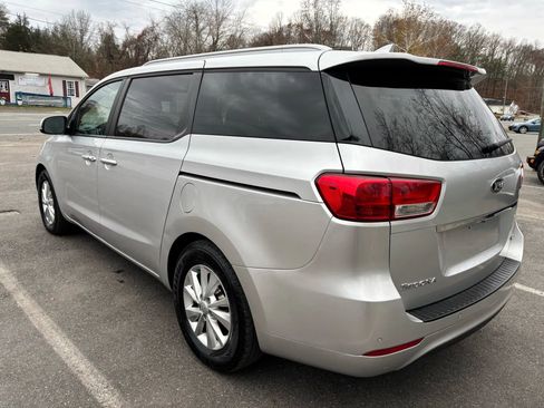 Used 2017 Kia Sedona LX w/ LX Essentials Premium Package image 7