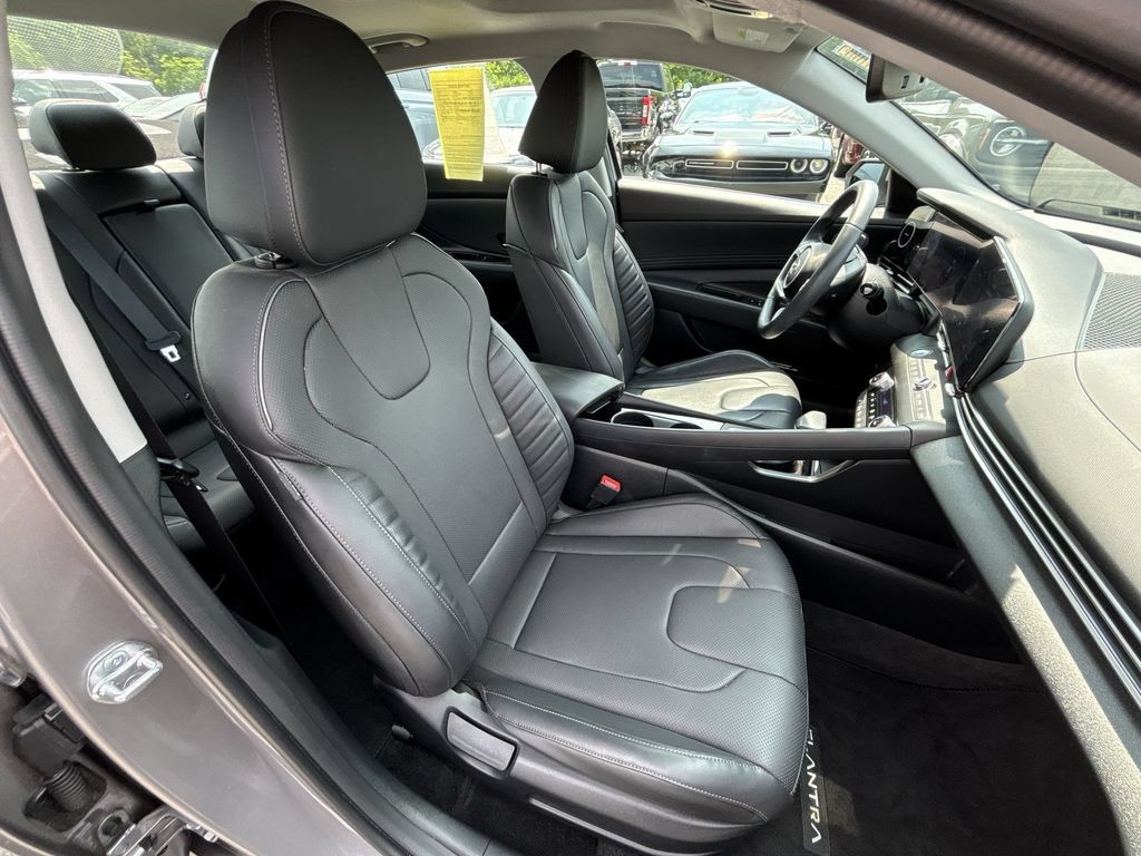 Used 2023 Hyundai Elantra Limited FWD image 27