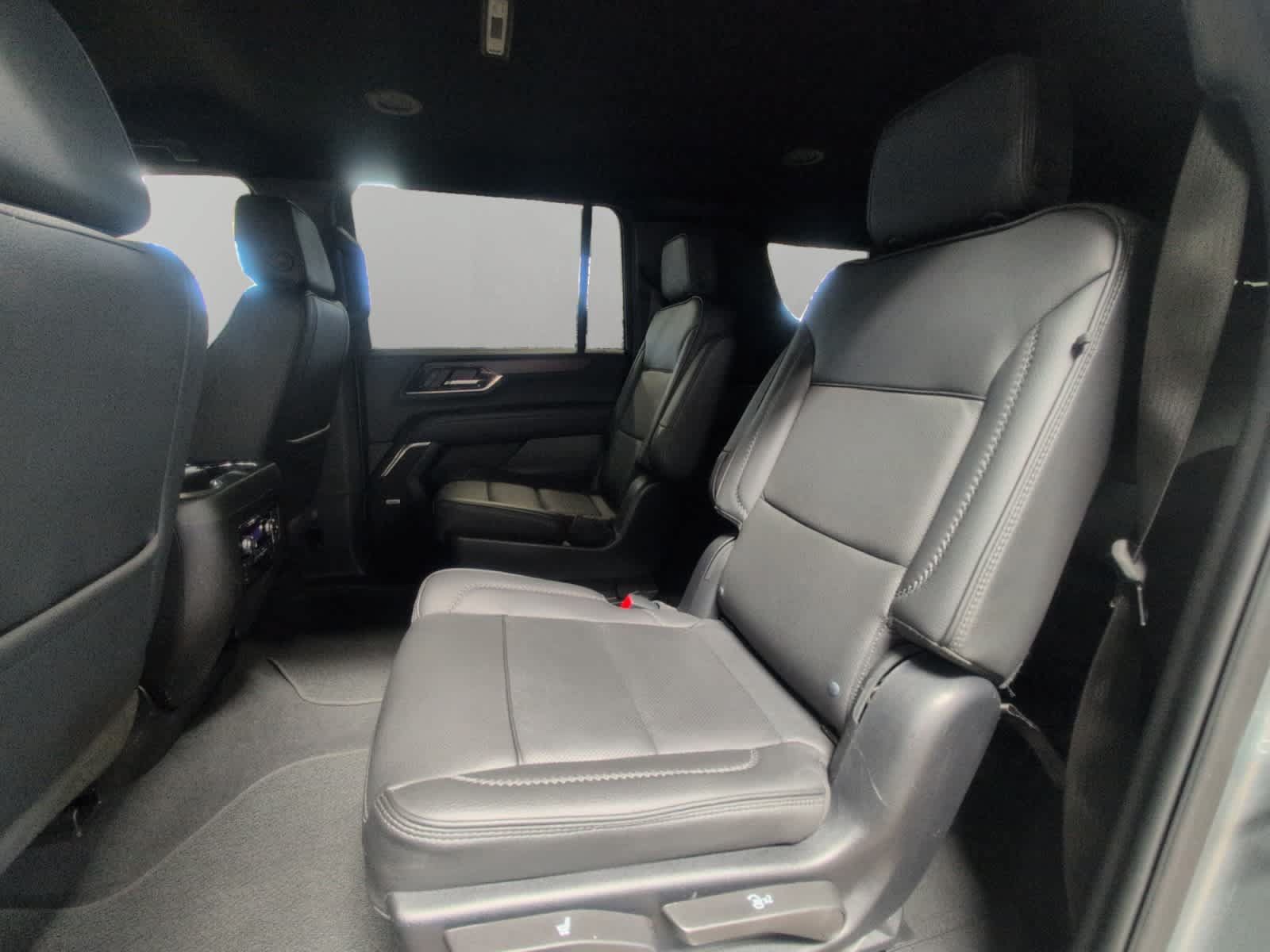 Used 2025 GMC Yukon XL Denali AWD/4WD image 13