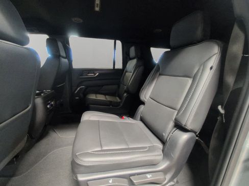 Used 2025 GMC Yukon XL Denali AWD/4WD image 13