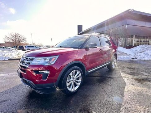 Used 2019 Ford Explorer XLT w/ Equipment Group 202A image 6