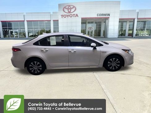 Used 2020 Toyota Corolla LE image 9
