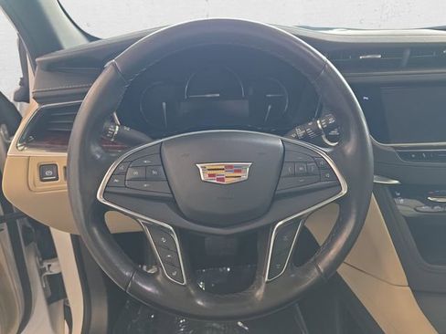 Used 2019 Cadillac XT5 Premium Luxury AWD/4WD image 18