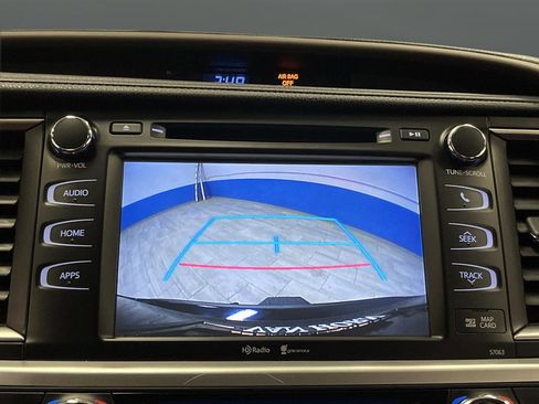 Used 2015 Toyota Highlander XLE image 10