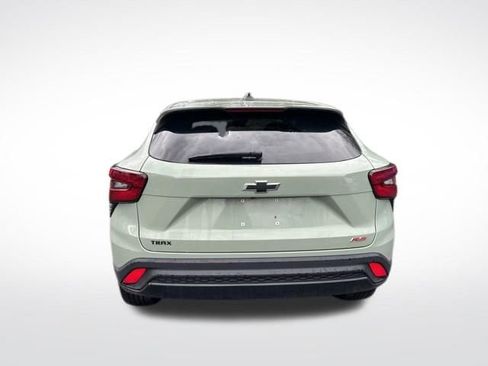 Used 2024 Chevrolet Trax RS w/ Sunroof Package FWD image 5