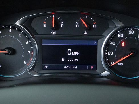 Used 2023 Chevrolet Traverse LT AWD/4WD image 17