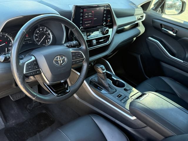 Used 2020 Toyota Highlander XLE AWD/4WD image 8