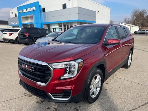 Used 2023 GMC Terrain SLE image 2
