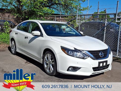 Used 2017 Nissan Altima 3.5 SL FWD image 1