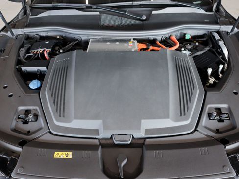 Used 2021 Audi e-tron Premium w/ Convenience Plus Package image 4