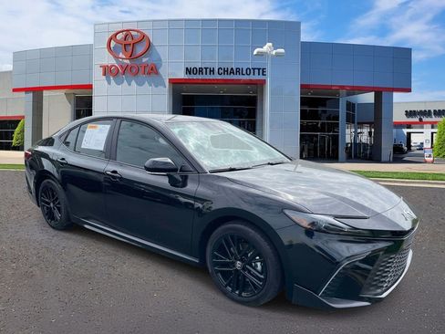 Used 2026 Toyota Camry SE w/ Convenience Package image 1