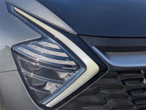 Used 2024 Kia Sportage LX image 9