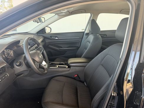 Used 2024 Nissan Altima 2.5 SV image 11