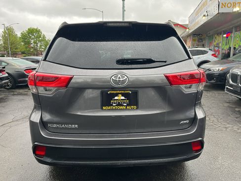 Used 2019 Toyota Highlander LE AWD/4WD image 6