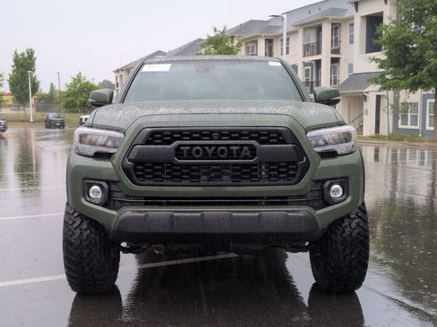 Used 2021 Toyota Tacoma TRD Off-Road w/ TRD Premium Off Road Package AWD/4WD image 9