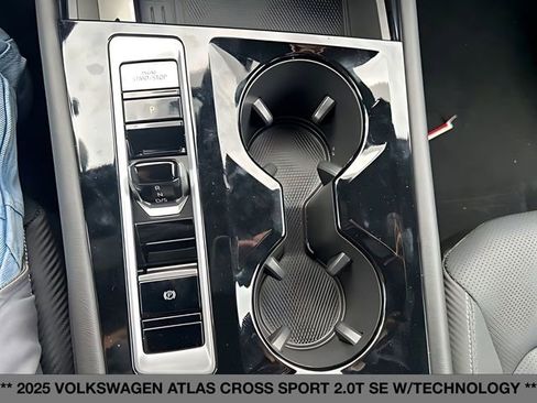 Used 2025 Volkswagen Atlas Cross Sport SE FWD image 26