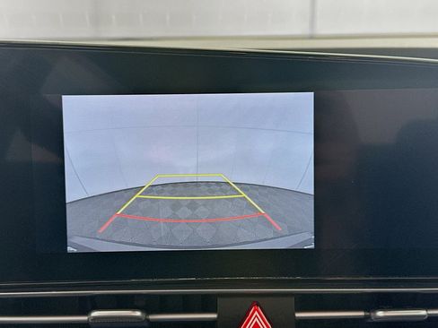 Used 2025 Hyundai Elantra Limited image 22